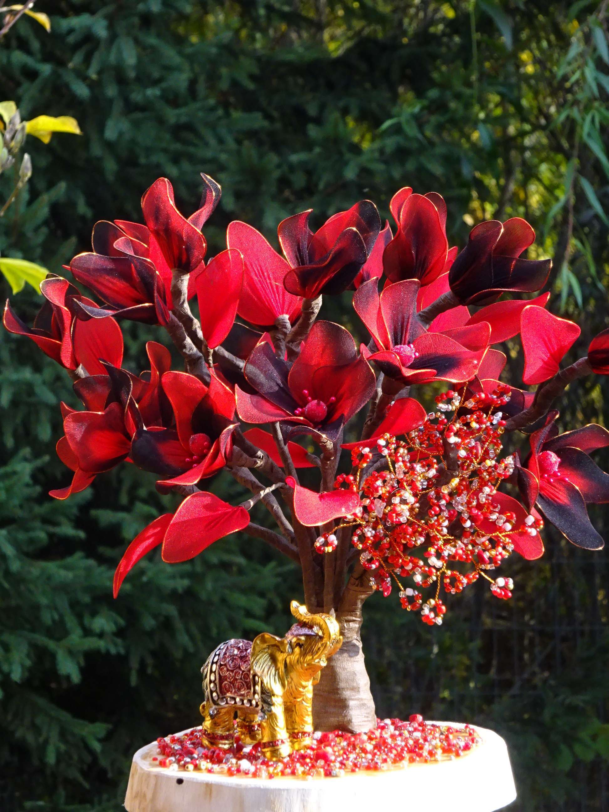 Bonsai roșu/negru cu elefant