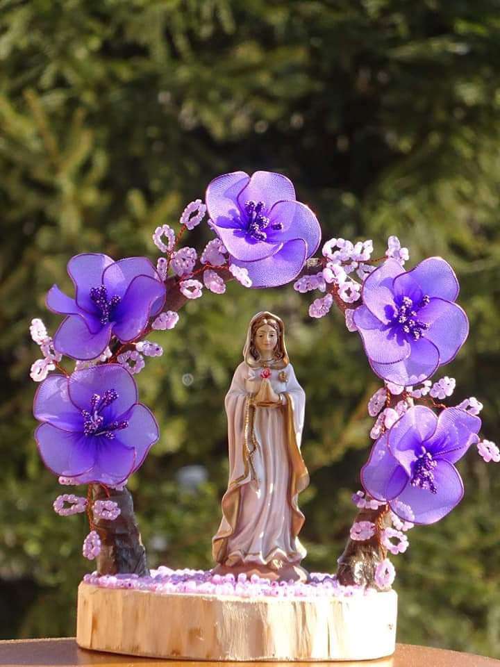 Boltă mov cu Fecioara Maria
