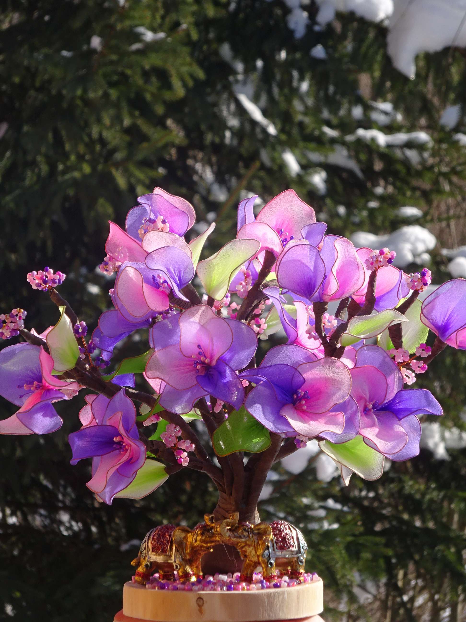 Bonsai roz / mov cu pereche de elefanți