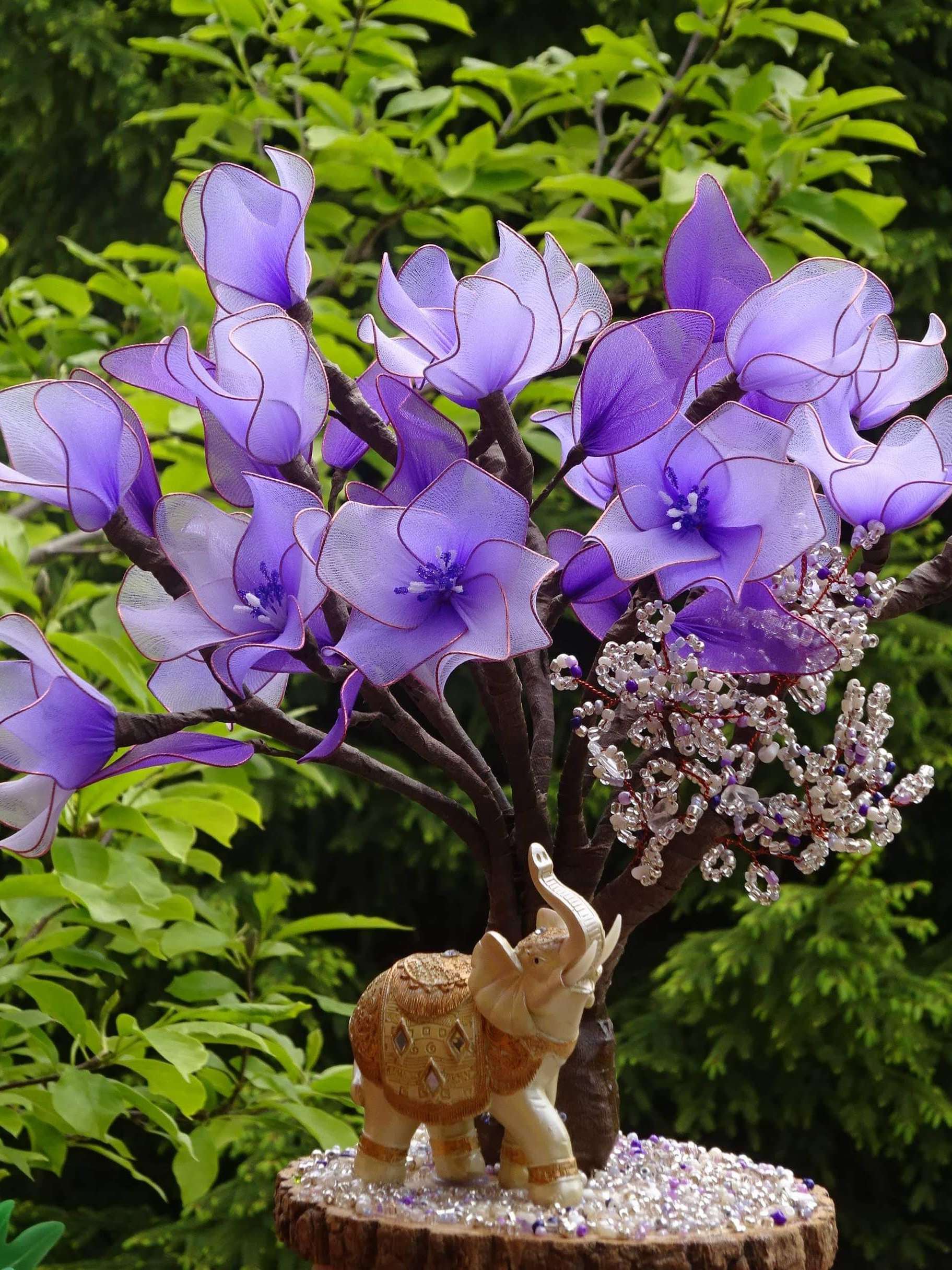 Bonsai mov cu elefant alb
